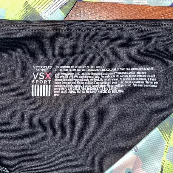 Victoria’s Secret VSX Sport Tight NWOT - Picture 6 of 6